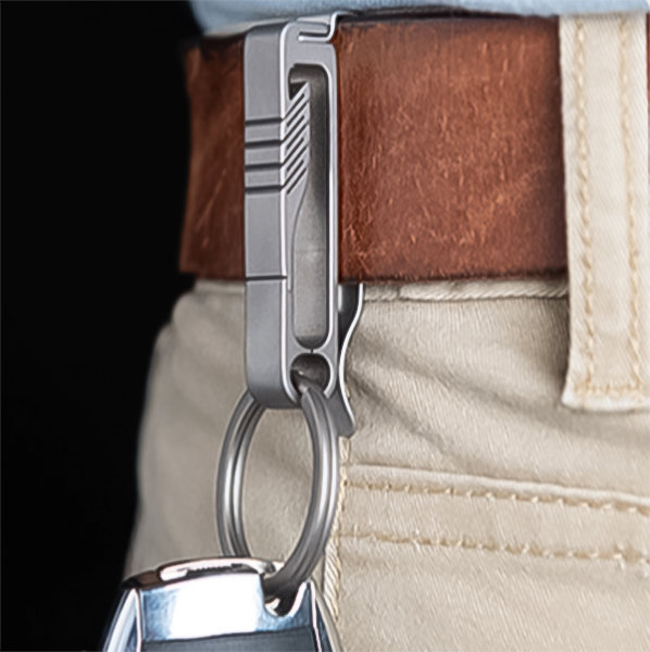 Llavero Titanium Con Presilla Para Cinturón  Incluye Anillos De Llavero -