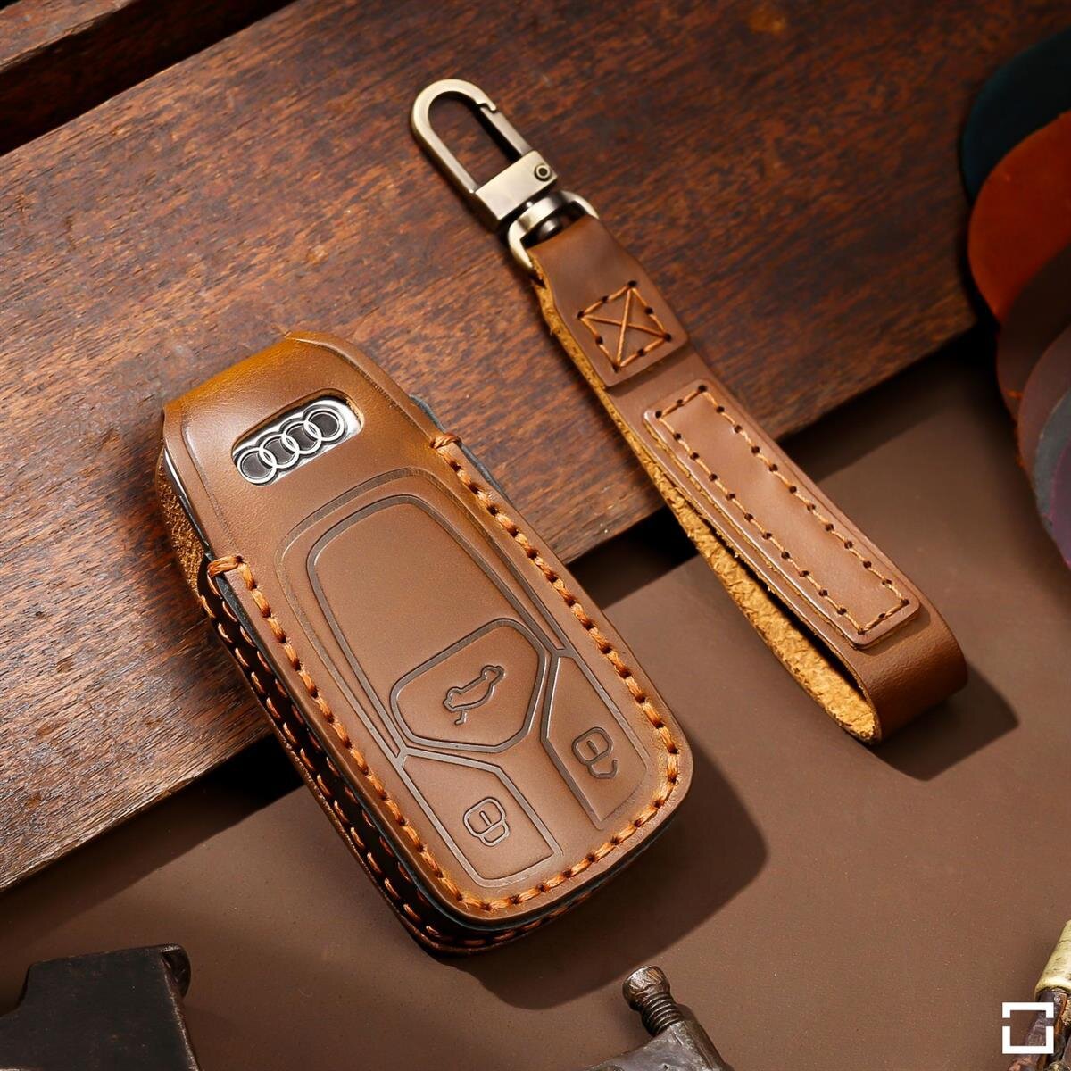 Premium Leder Schlüsselhülle / Schutzhülle (LEK64) passend für Audi Schlüssel inkl. Karabiner + Lederband Premium Autoschlüssel Schutzhülle - Detailansicht 2